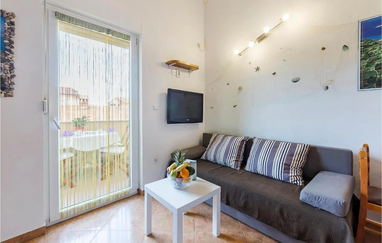 1 Bedroom Lovely Apartment In Medulin 0*,