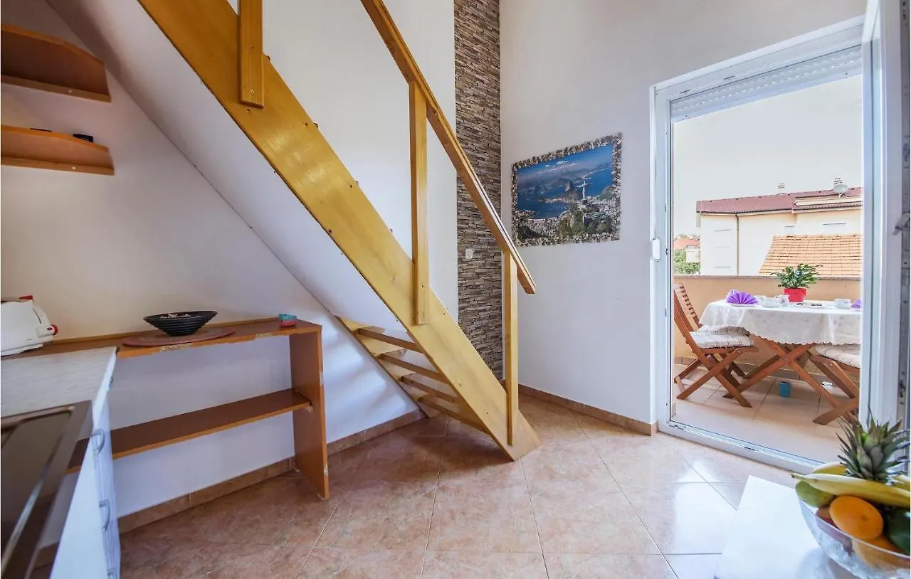1 Bedroom Lovely Apartment In Medulin