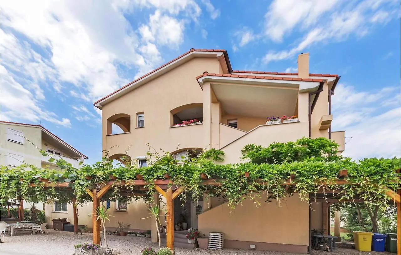 1 Bedroom Lovely Apartment In Medulin