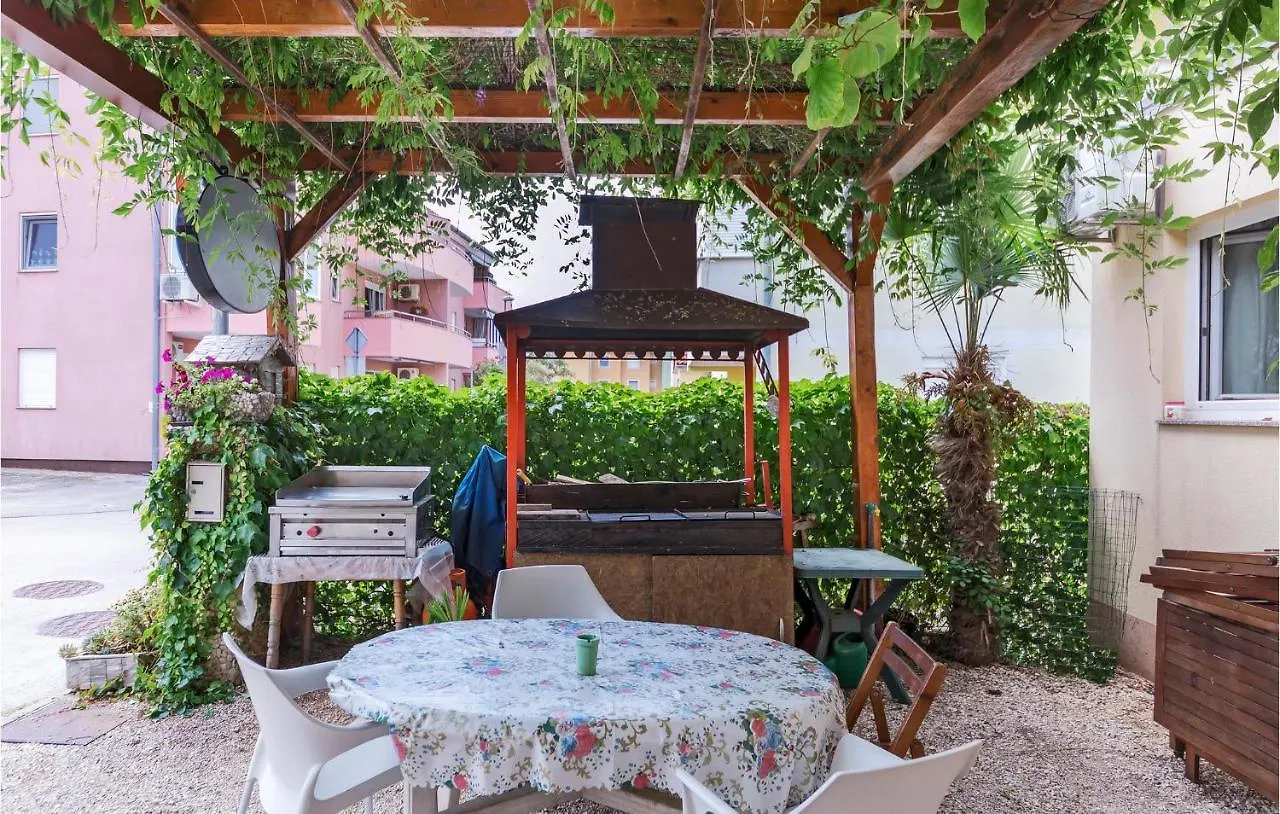 1 Bedroom Lovely Apartment In Medulin