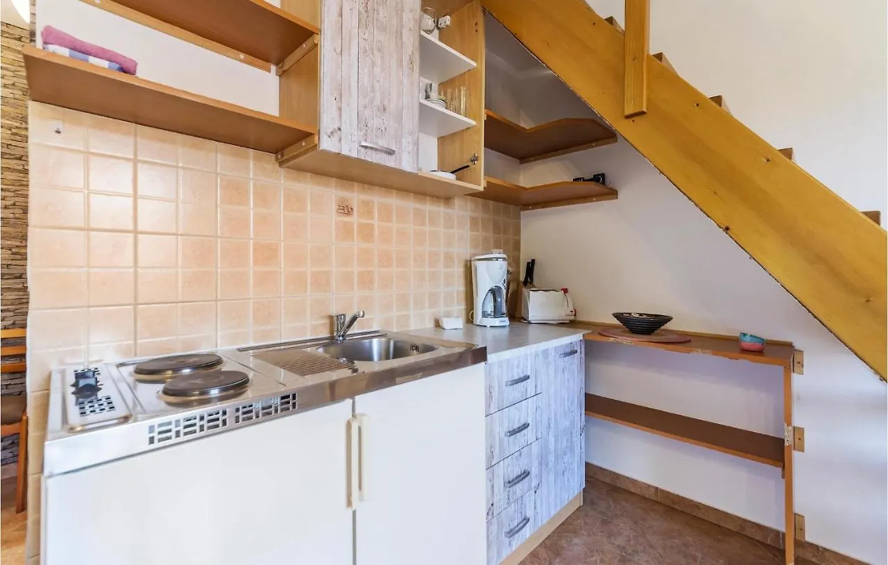 1 Bedroom Lovely Apartment In Medulin